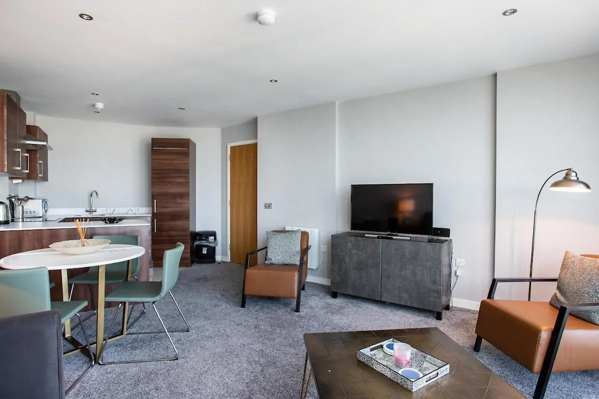 Exclusive High-Floor Apartment With Breathtaking Titanic & Waterfront Views Sleeps 6 Belfast