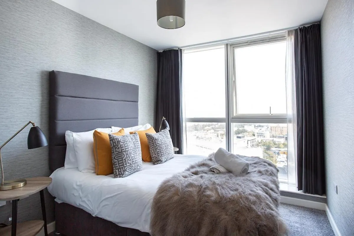 Exclusive High-Floor Apartment With Breathtaking Titanic & Waterfront Views Sleeps 6 Belfast