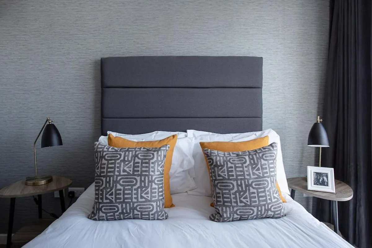 Exclusive High-Floor Apartment With Breathtaking Titanic & Waterfront Views Sleeps 6 Belfast