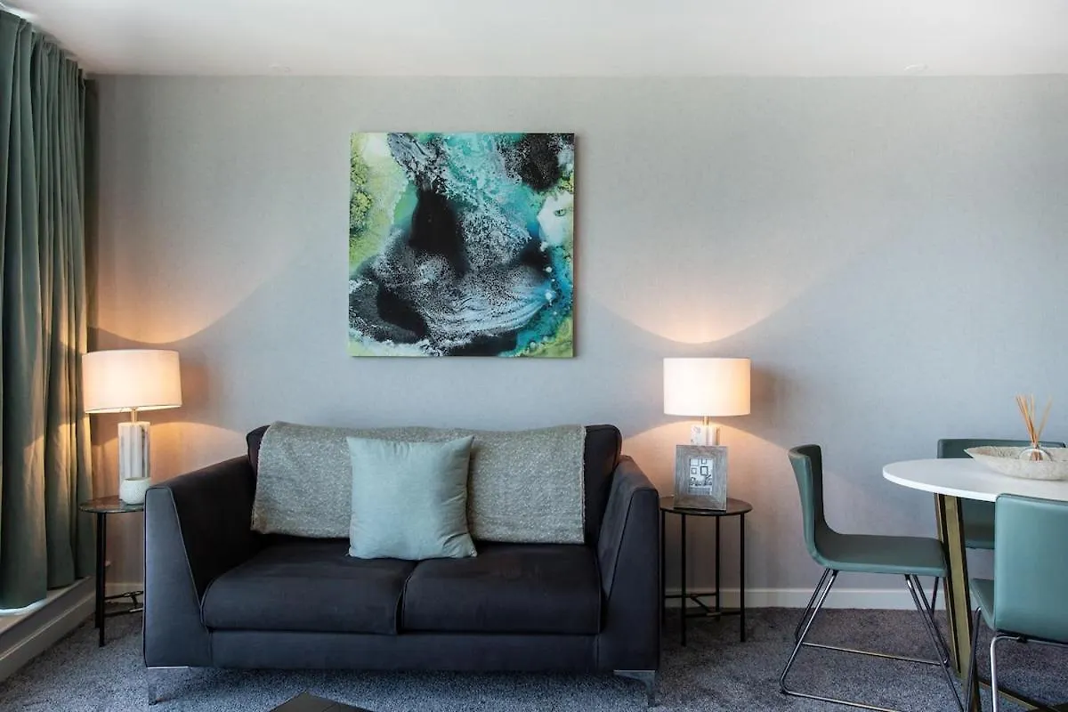 Exclusive High-Floor Apartment With Breathtaking Titanic & Waterfront Views Sleeps 6 Belfast 0*,