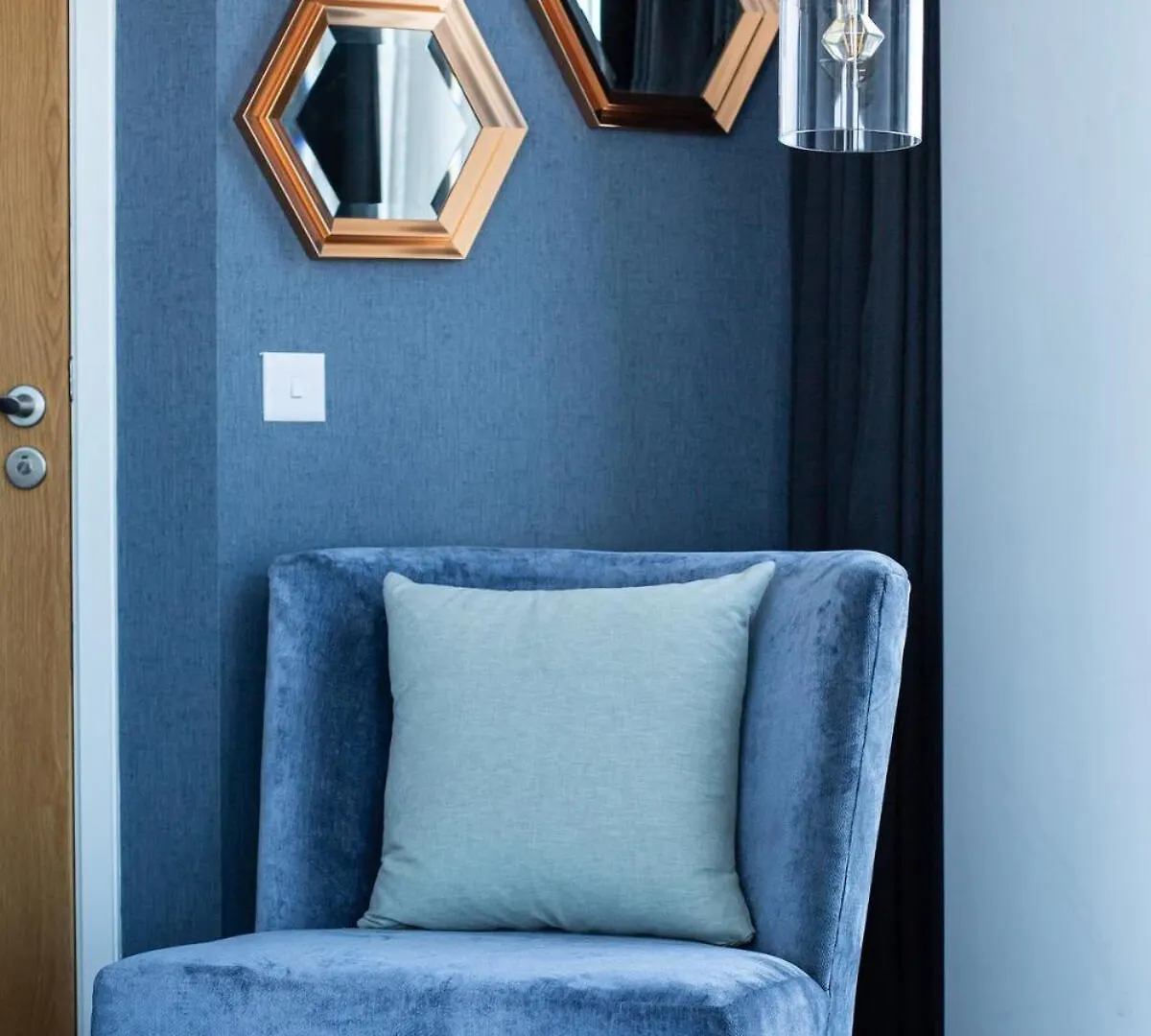 Exclusive High-Floor Apartment With Breathtaking Titanic & Waterfront Views Sleeps 6 Belfast